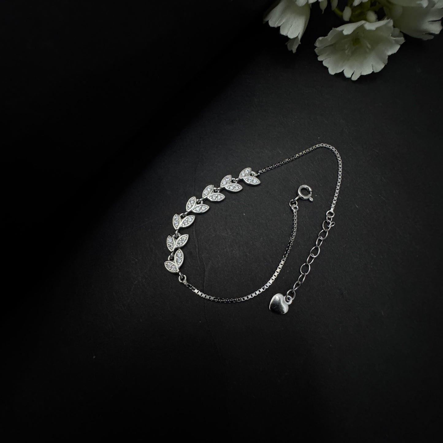 Silver Glimmering Leaf Bracelet