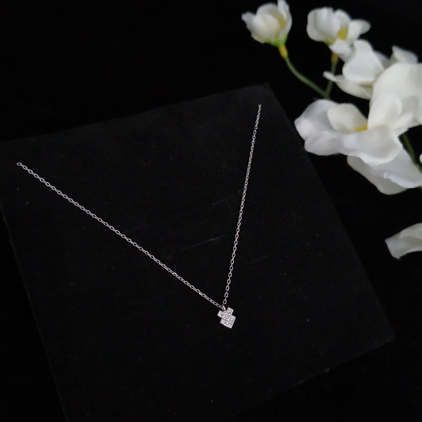 Silver Interlocking Loop Necklace