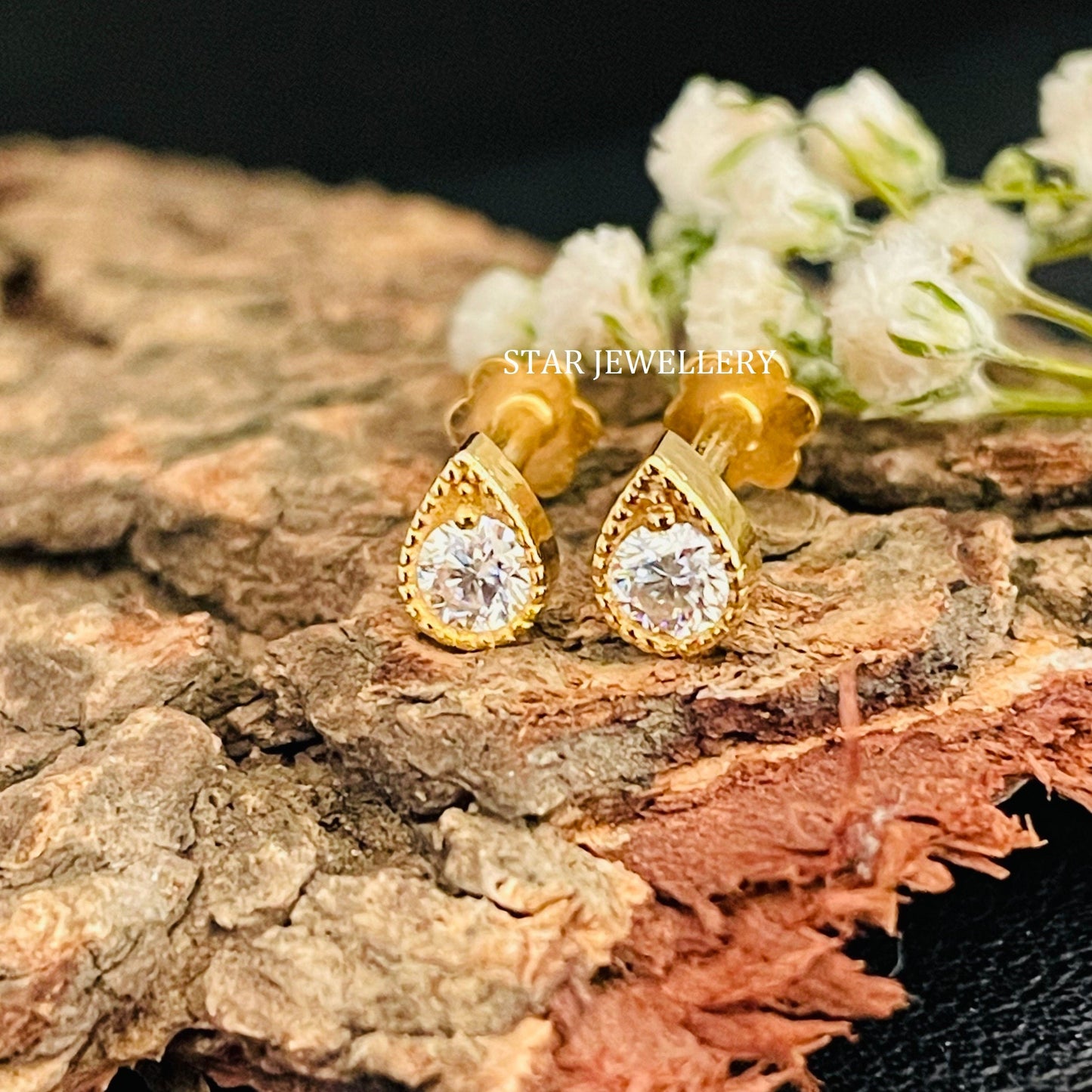 Lab Grown Diamond Mono Stone Pear Stud for Nose & Ear piercing