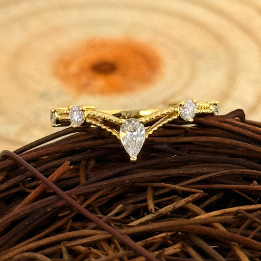 Luna Pear V Curve Lab Grown Diamond 10K Gold Ring