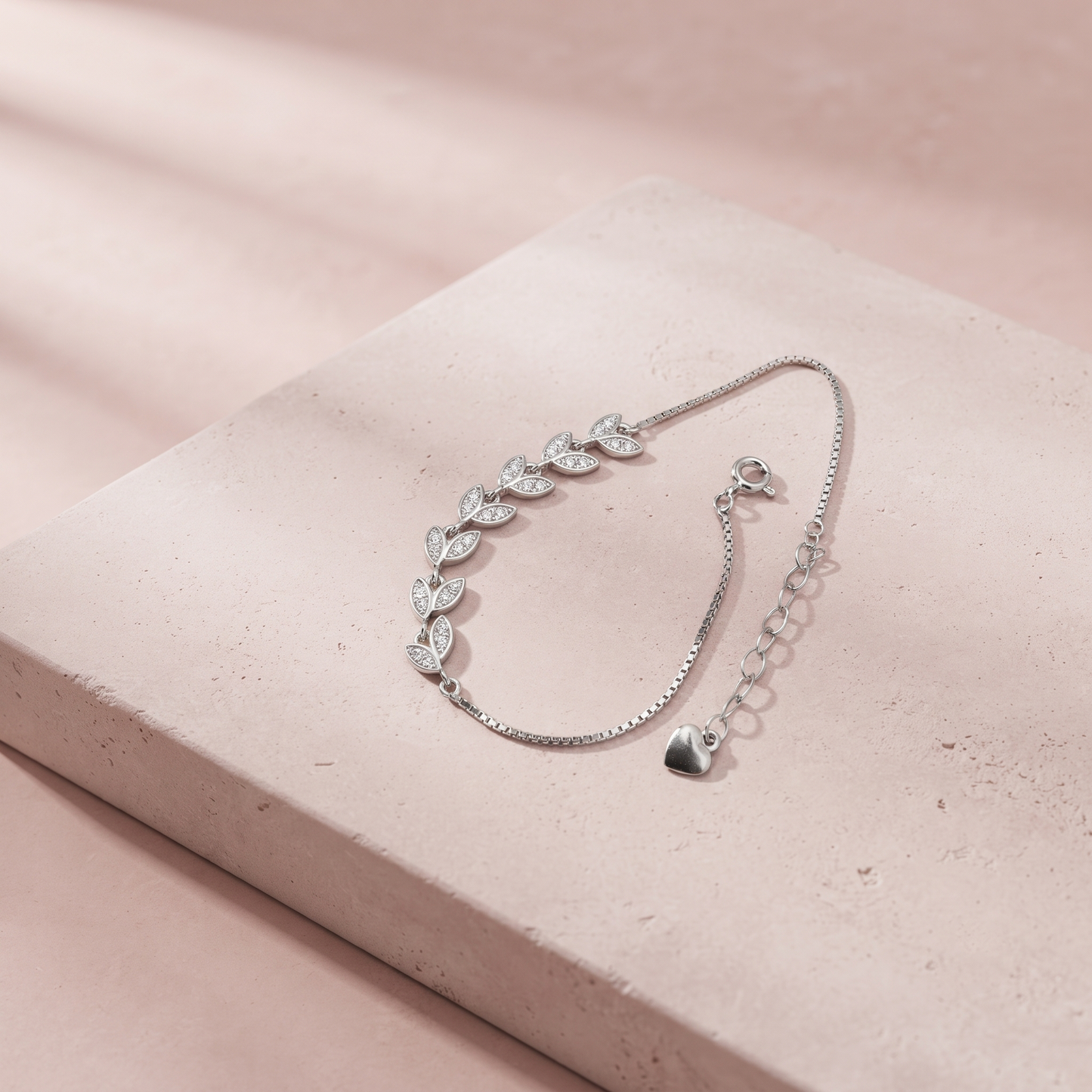 Silver Glimmering Leaf Bracelet