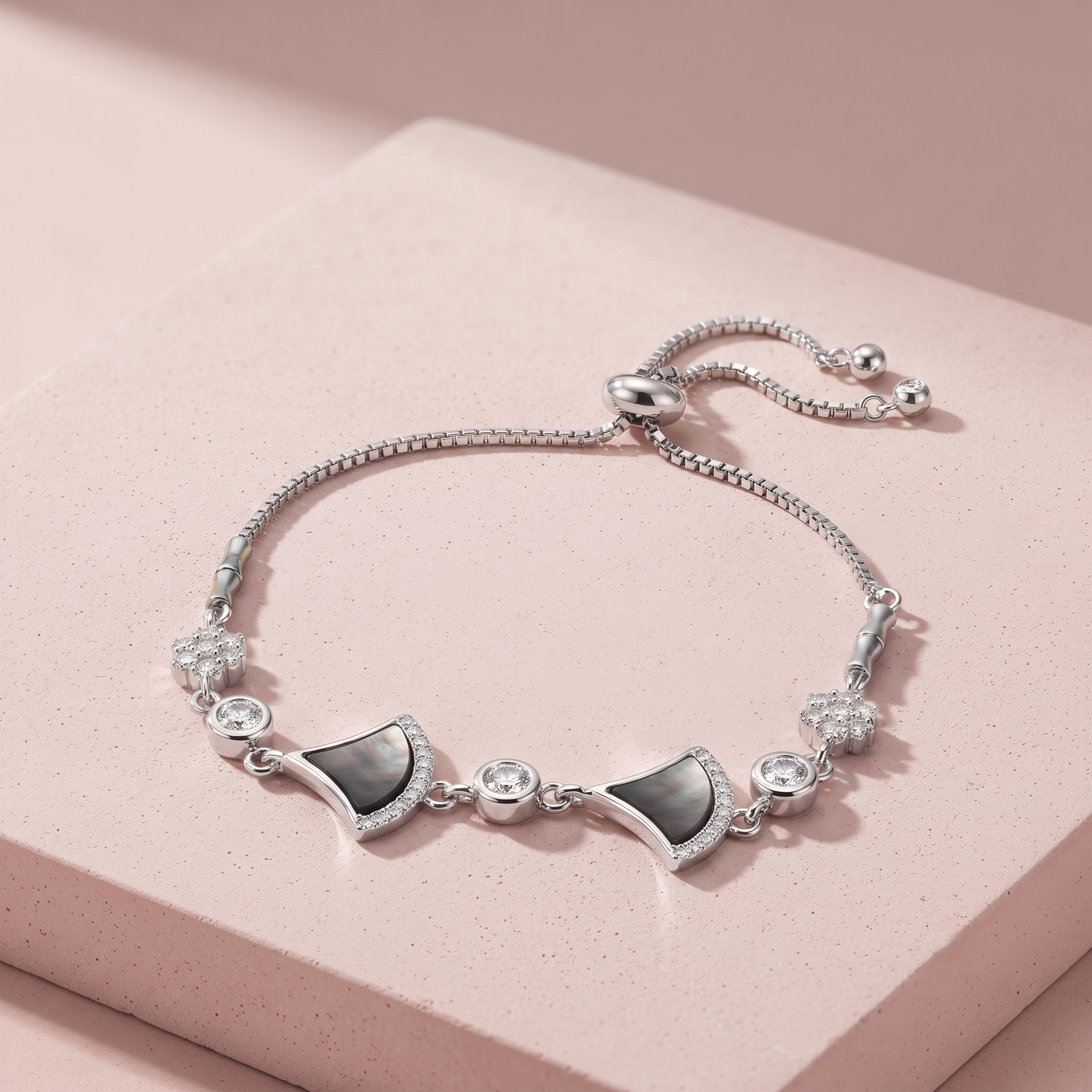 Silver Fashioned Fancy Kite Design Bracelet