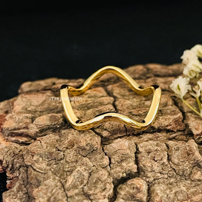 Zig Zag Wavy Solid Gold Ring